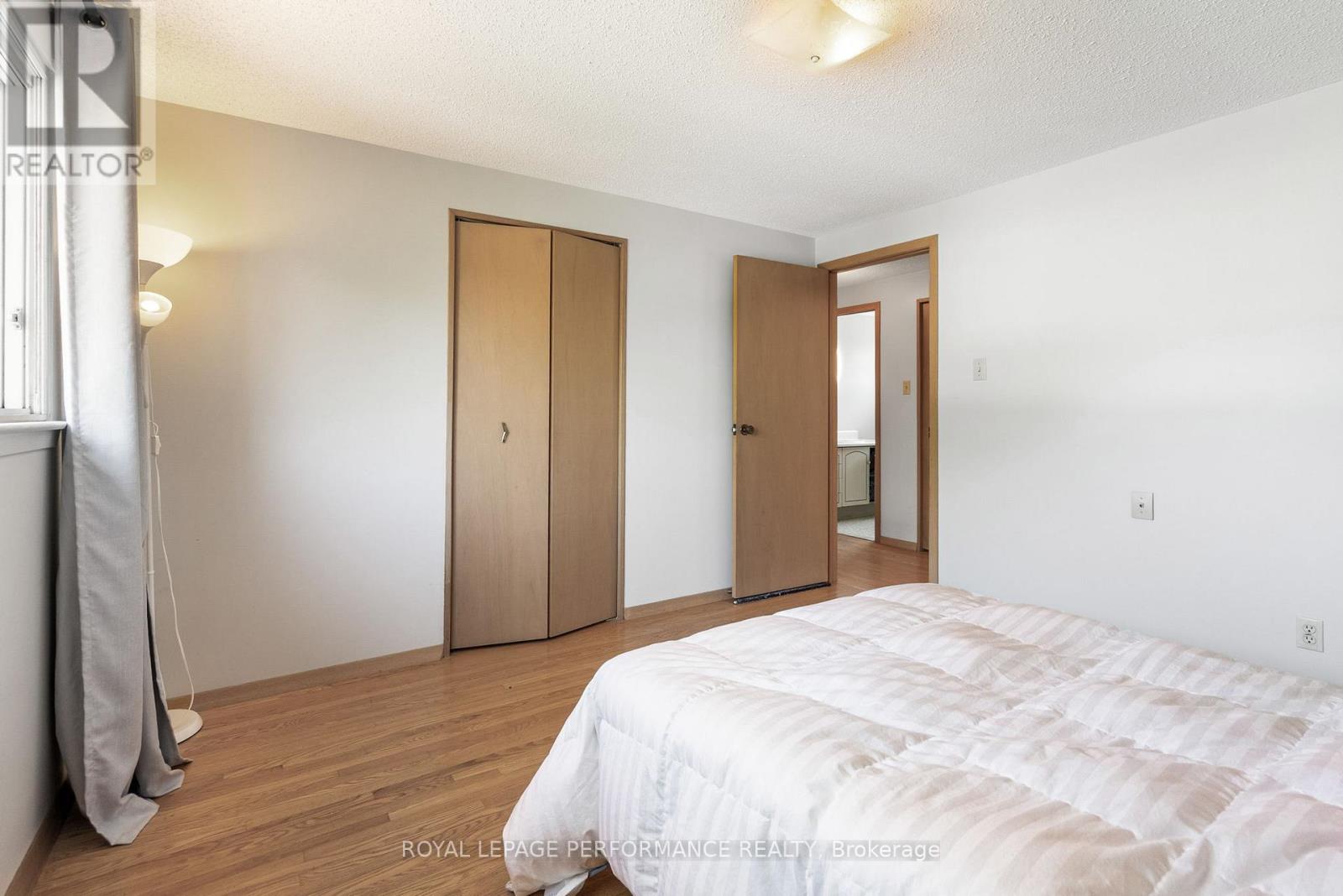 Photo 3 of 33 Woodview Crescent, Ottawa ON