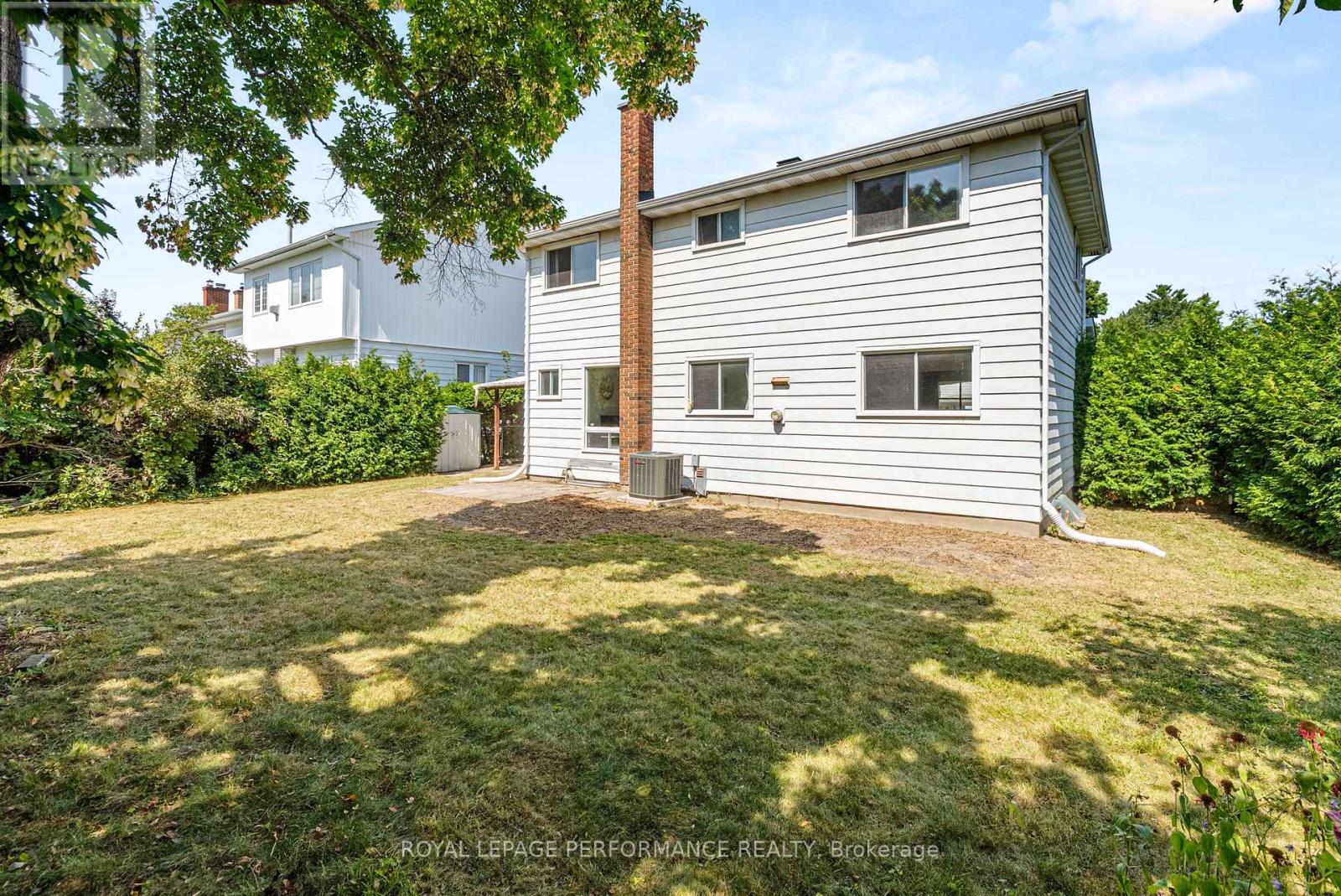 Photo 29 of 33 Woodview Crescent, Ottawa ON