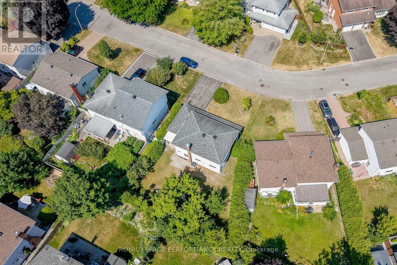 Photo 22 of 33 Woodview Crescent, Ottawa ON