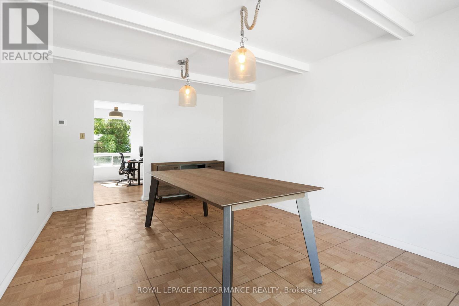 Photo 5 of 33 Woodview Crescent, Ottawa ON