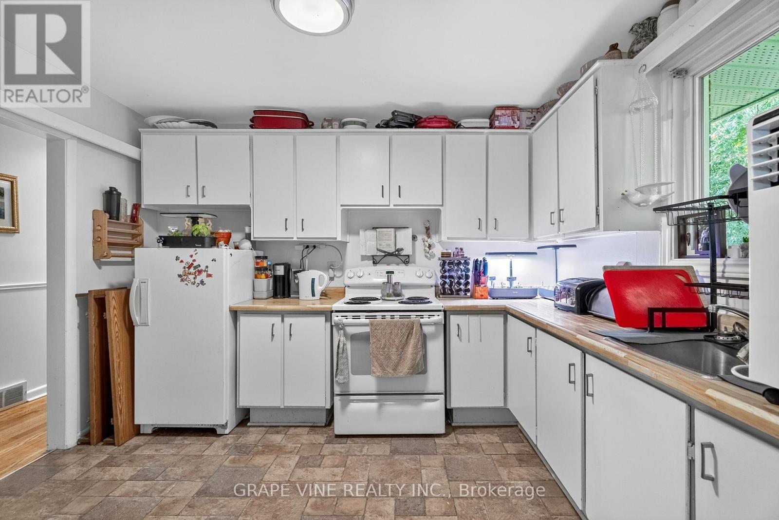 Photo 9 of 1098 Clyde Avenue, Ottawa ON
