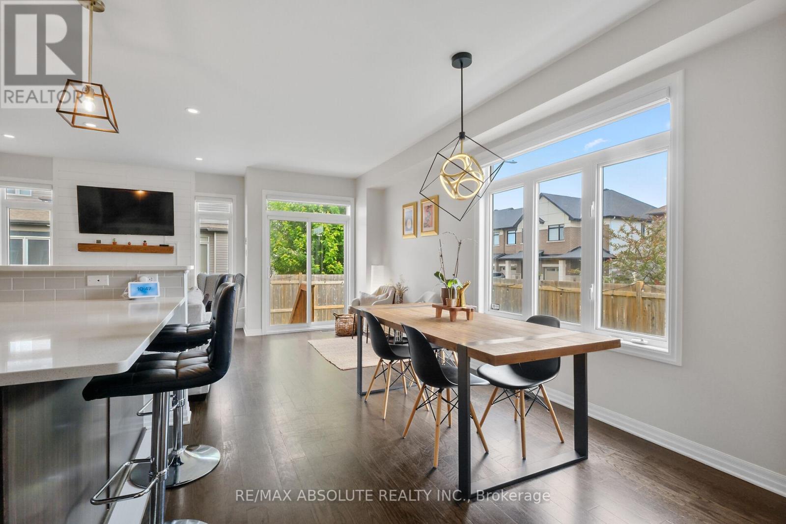 Photo 11 of 243 Overberg Way, Ottawa ON