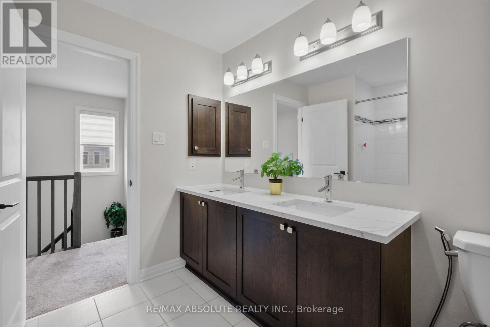 Photo 31 of 243 Overberg Way, Ottawa ON