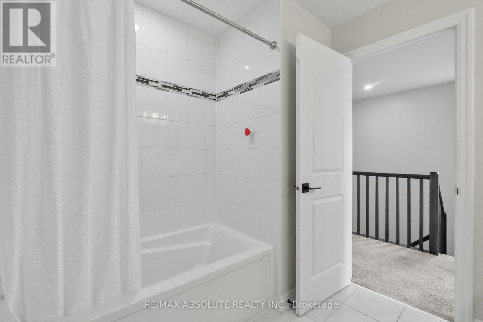 Photo 32 of 243 Overberg Way, Ottawa ON