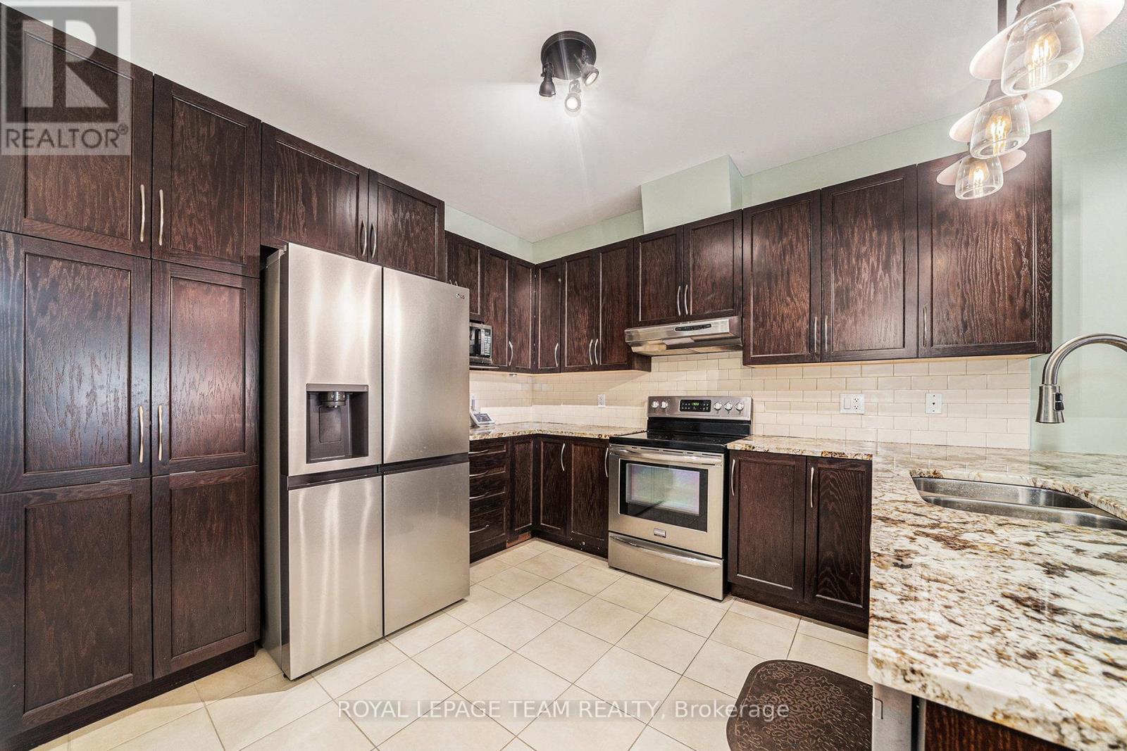 Photo 2 of 129 Tradewinds Crescent, North Grenville ON
