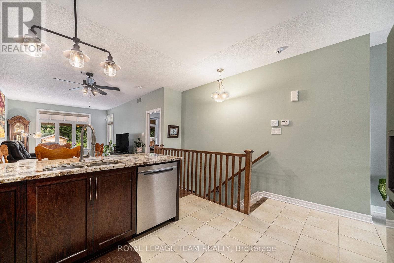 Photo 32 of 129 Tradewinds Crescent, North Grenville ON