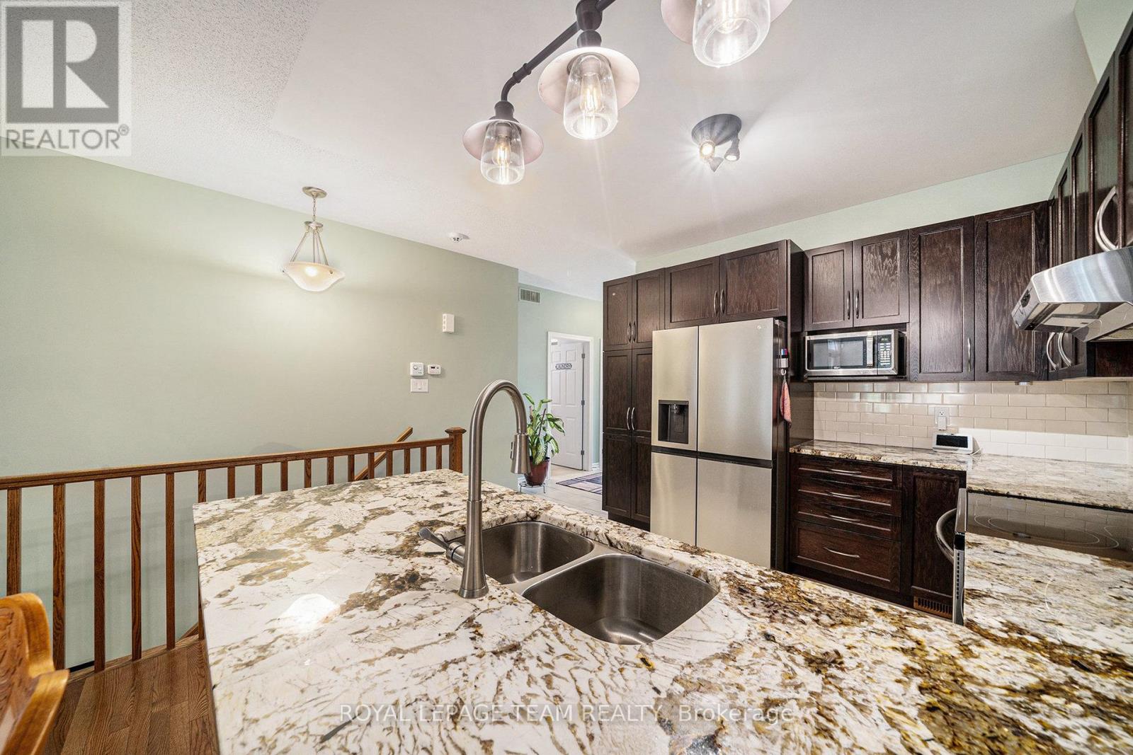 Photo 25 of 129 Tradewinds Crescent, North Grenville ON