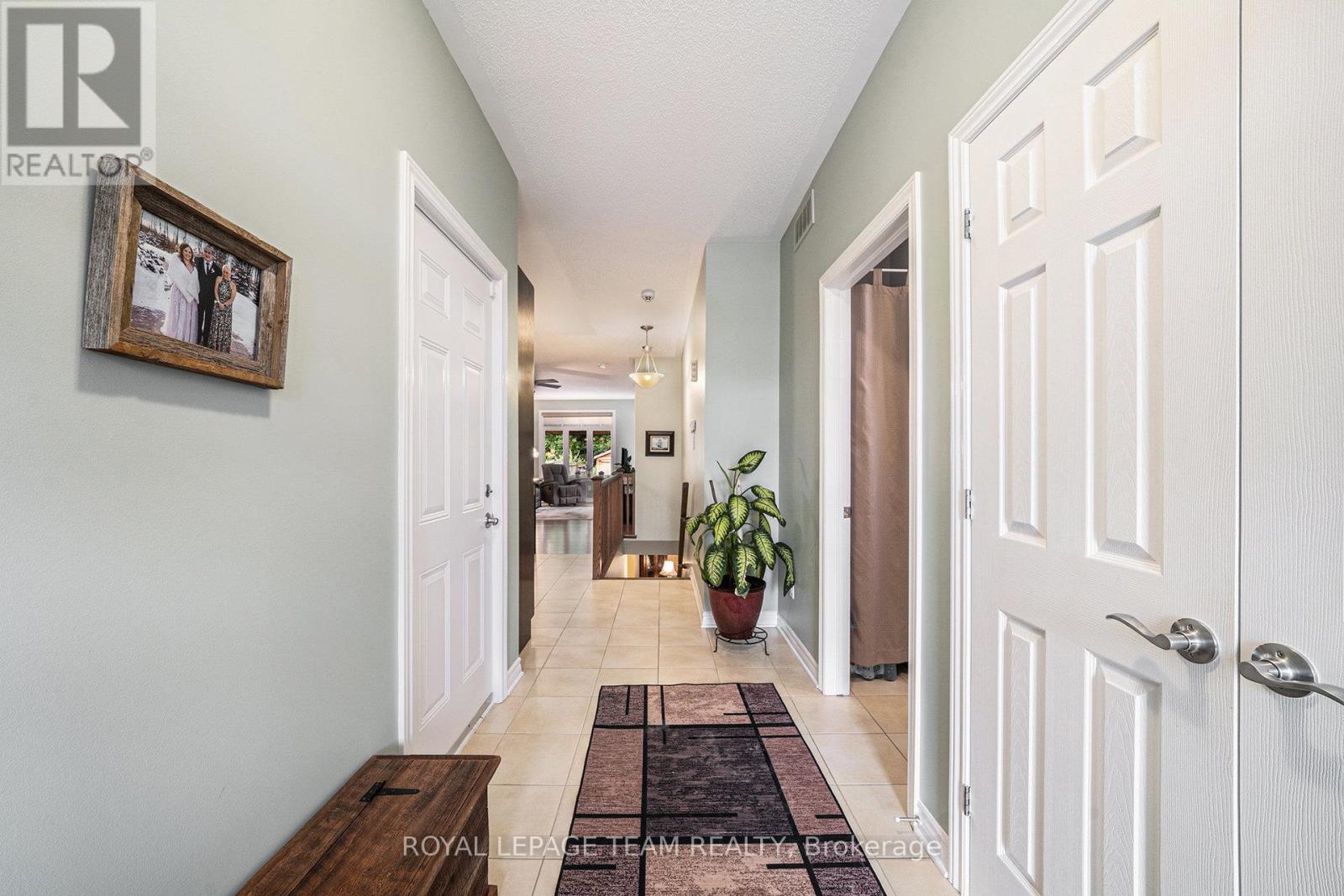 Photo 11 of 129 Tradewinds Crescent, North Grenville ON