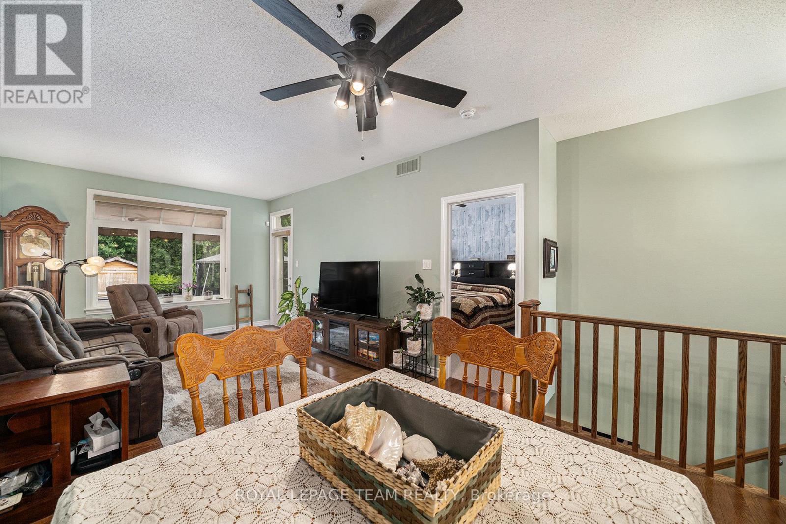 Photo 22 of 129 Tradewinds Crescent, North Grenville ON