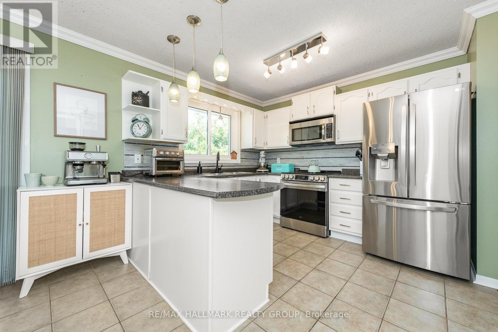 Photo 7 of 7895 Popham Street, Ottawa ON