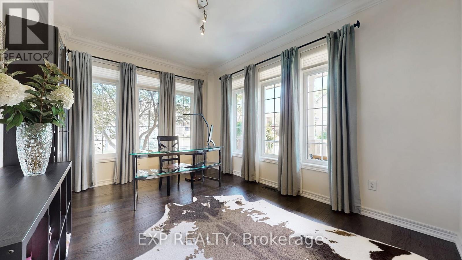 Photo 13 of 802 Walsh Court, Newmarket ON