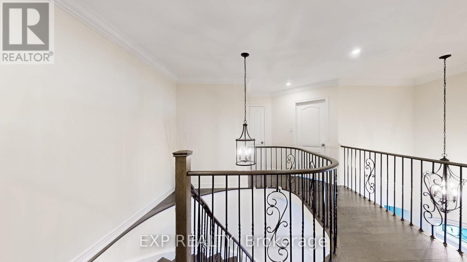 Photo 19 of 802 Walsh Court, Newmarket ON
