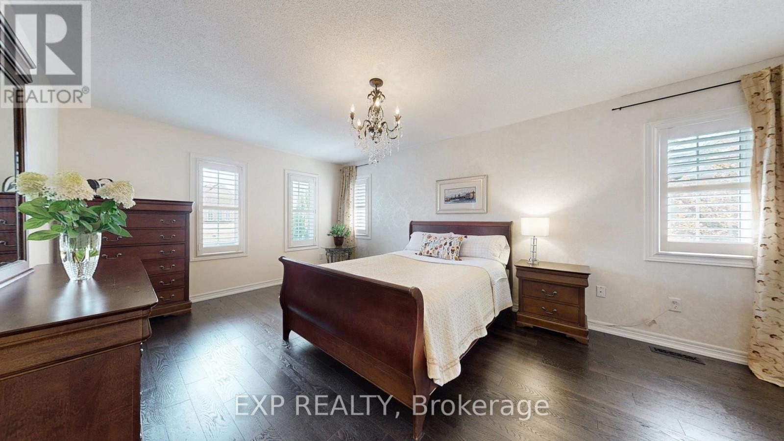 Photo 20 of 802 Walsh Court, Newmarket ON