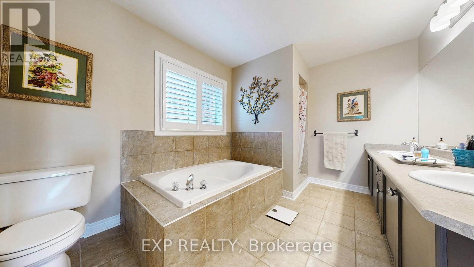 Photo 23 of 802 Walsh Court, Newmarket ON