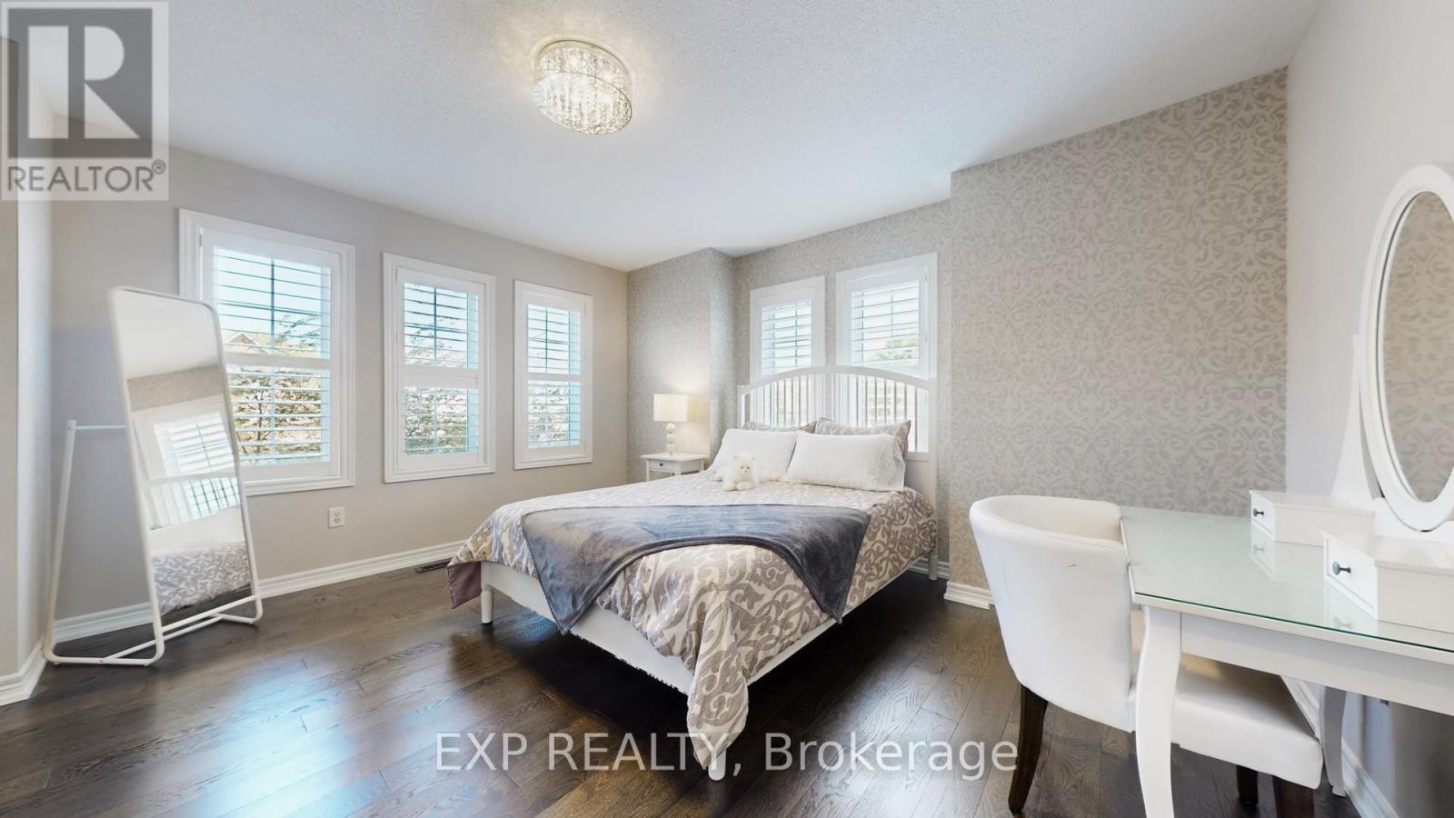 Photo 24 of 802 Walsh Court, Newmarket ON