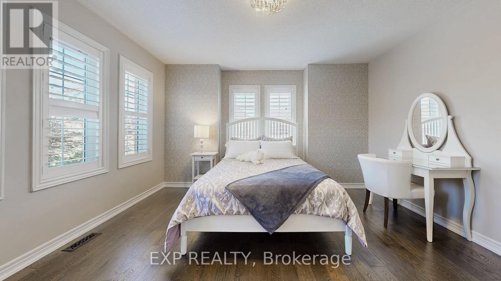Photo 25 of 802 Walsh Court, Newmarket ON