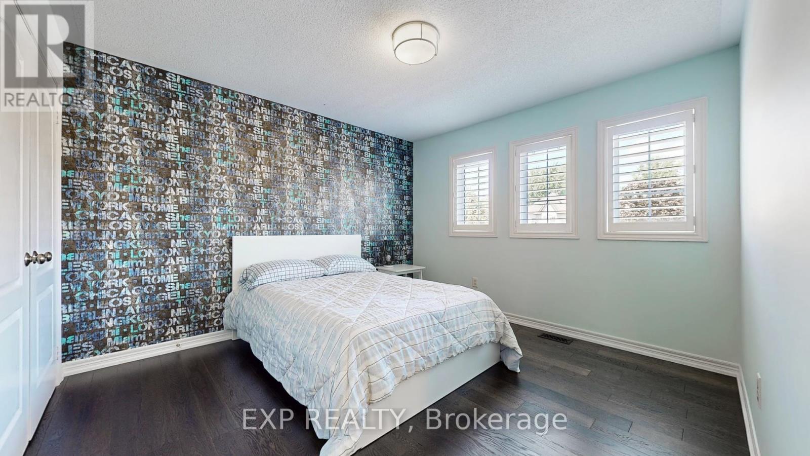 Photo 26 of 802 Walsh Court, Newmarket ON