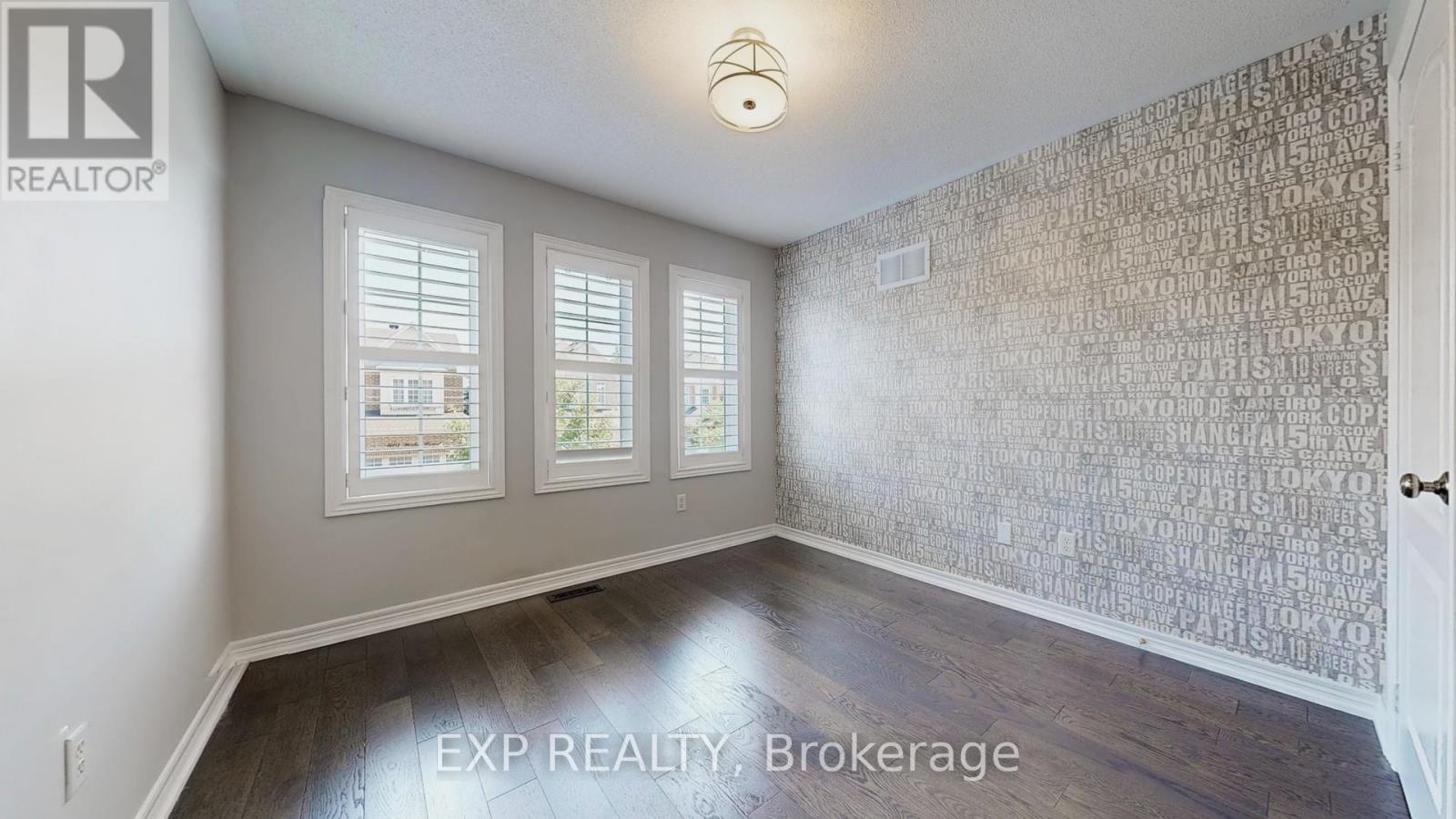 Photo 28 of 802 Walsh Court, Newmarket ON