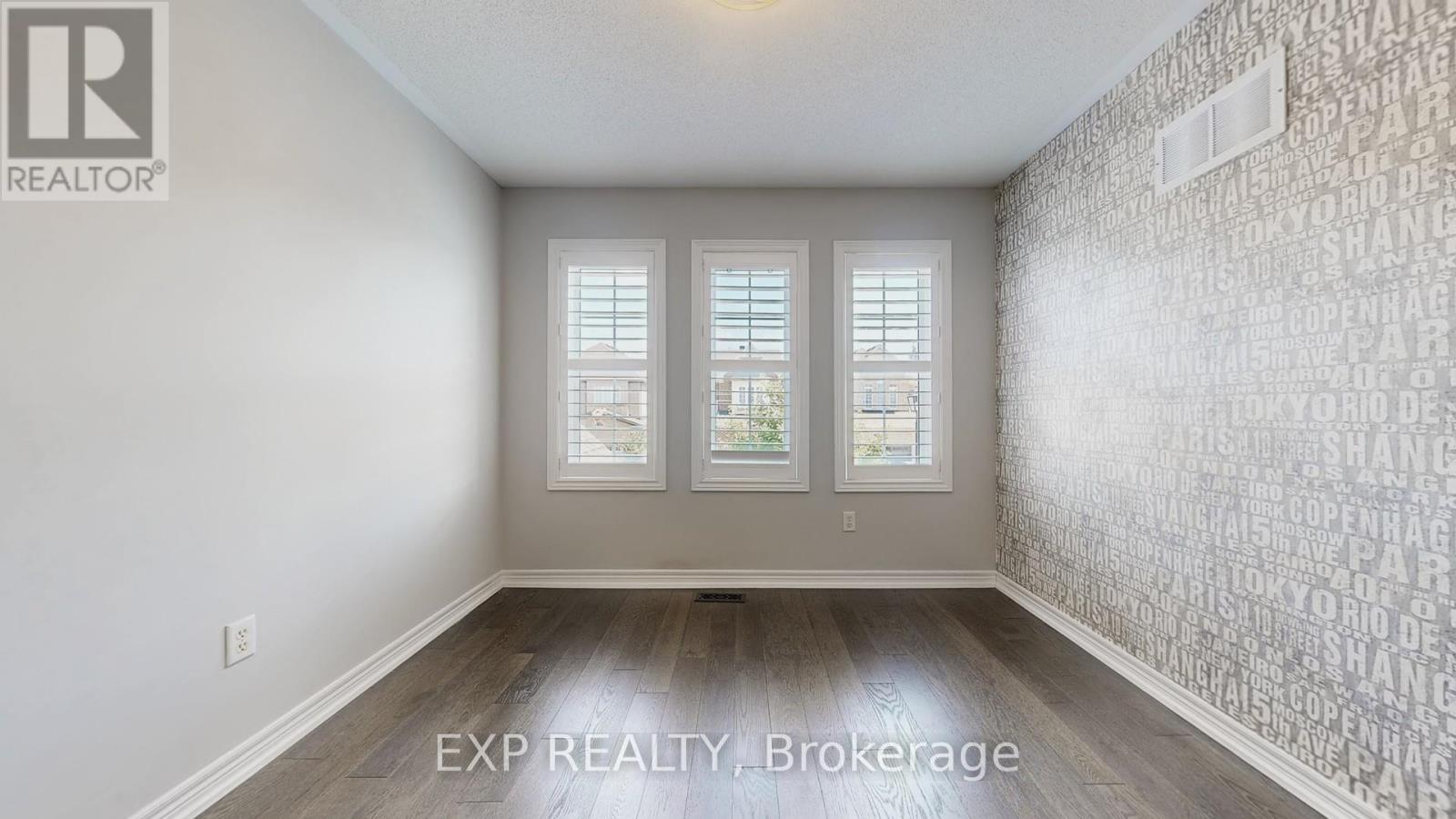 Photo 29 of 802 Walsh Court, Newmarket ON