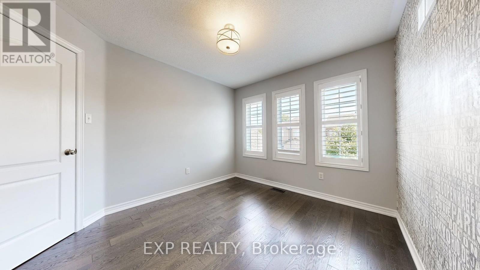 Photo 30 of 802 Walsh Court, Newmarket ON