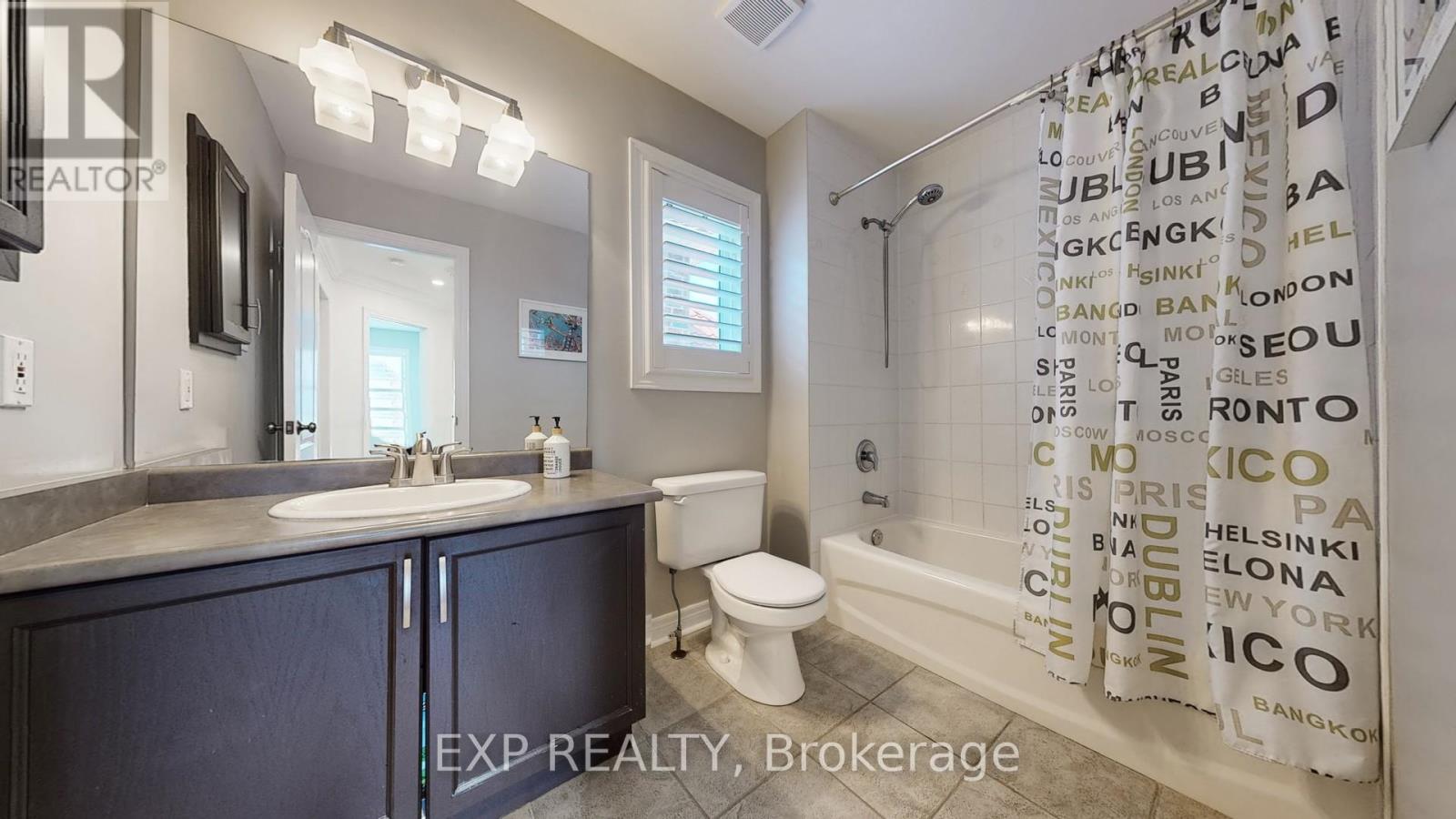 Photo 31 of 802 Walsh Court, Newmarket ON
