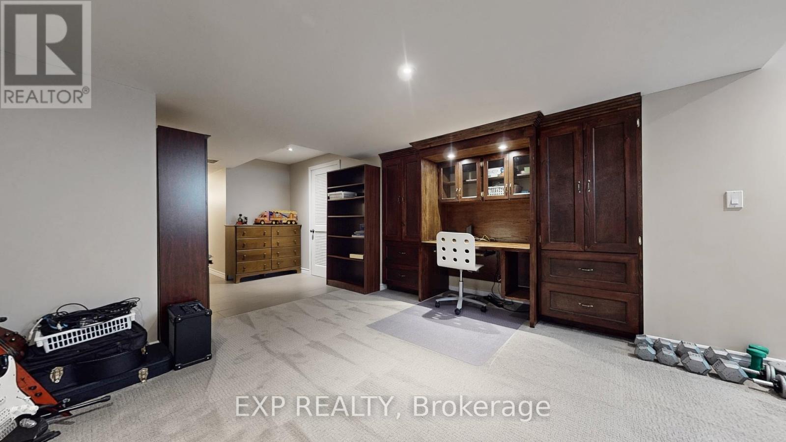Photo 35 of 802 Walsh Court, Newmarket ON