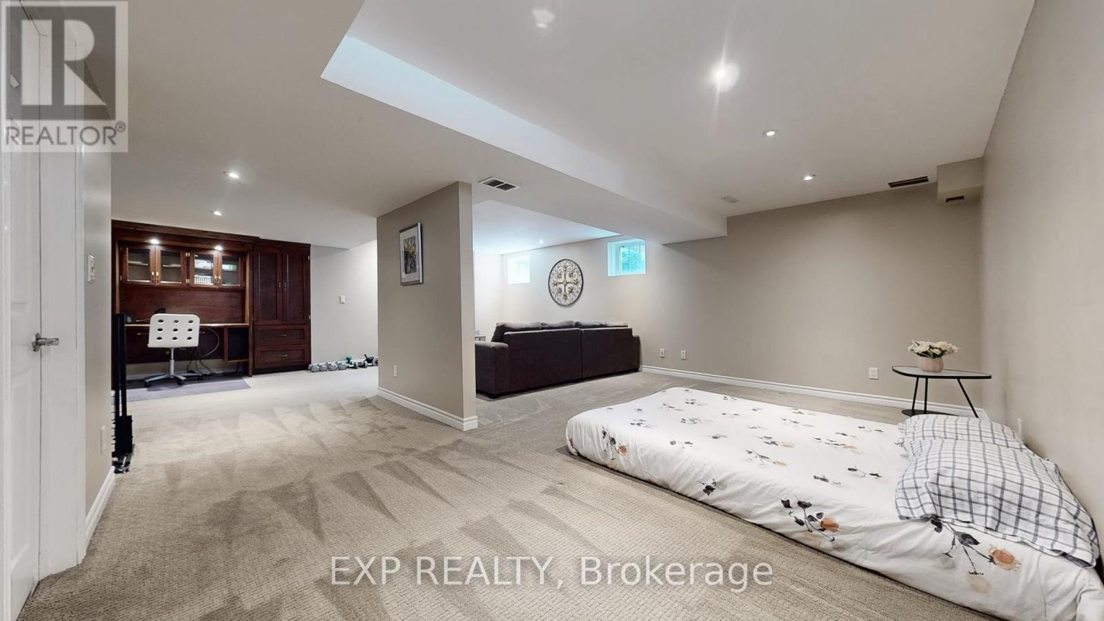Photo 36 of 802 Walsh Court, Newmarket ON