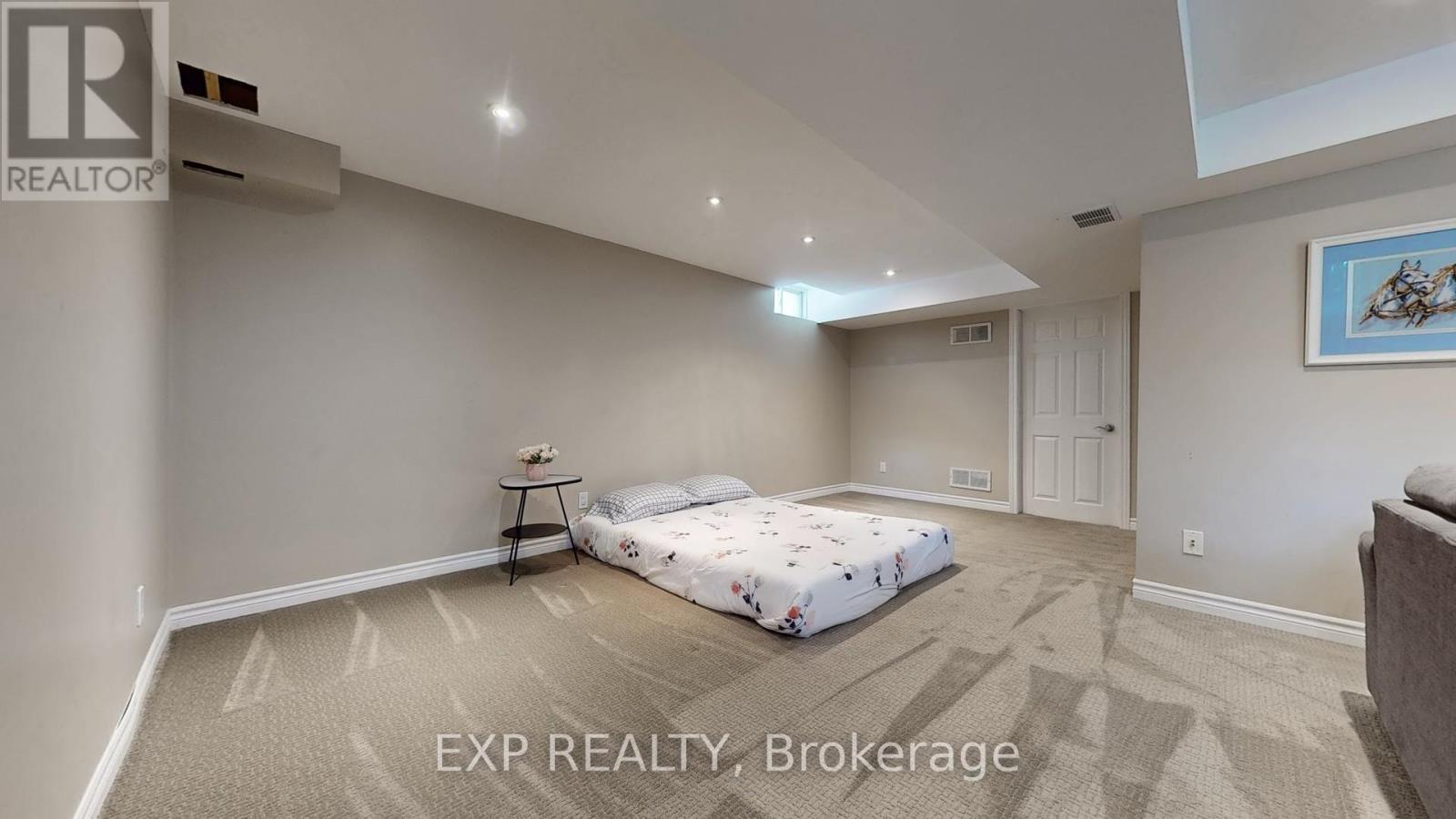Photo 37 of 802 Walsh Court, Newmarket ON