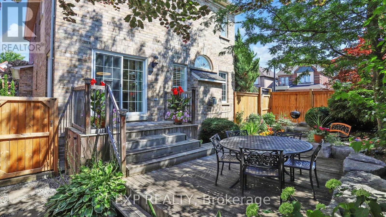 Photo 39 of 802 Walsh Court, Newmarket ON
