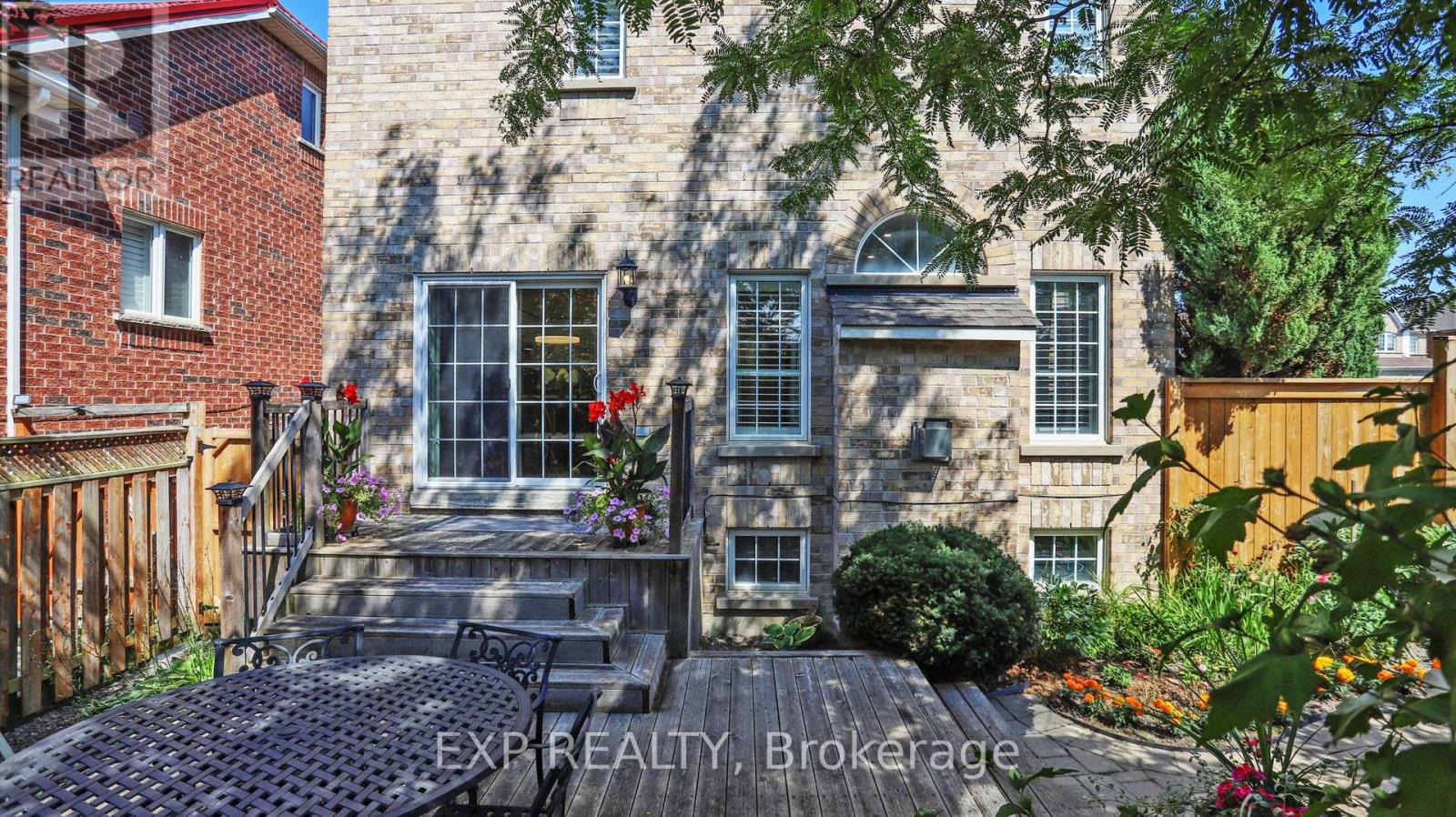 Photo 40 of 802 Walsh Court, Newmarket ON