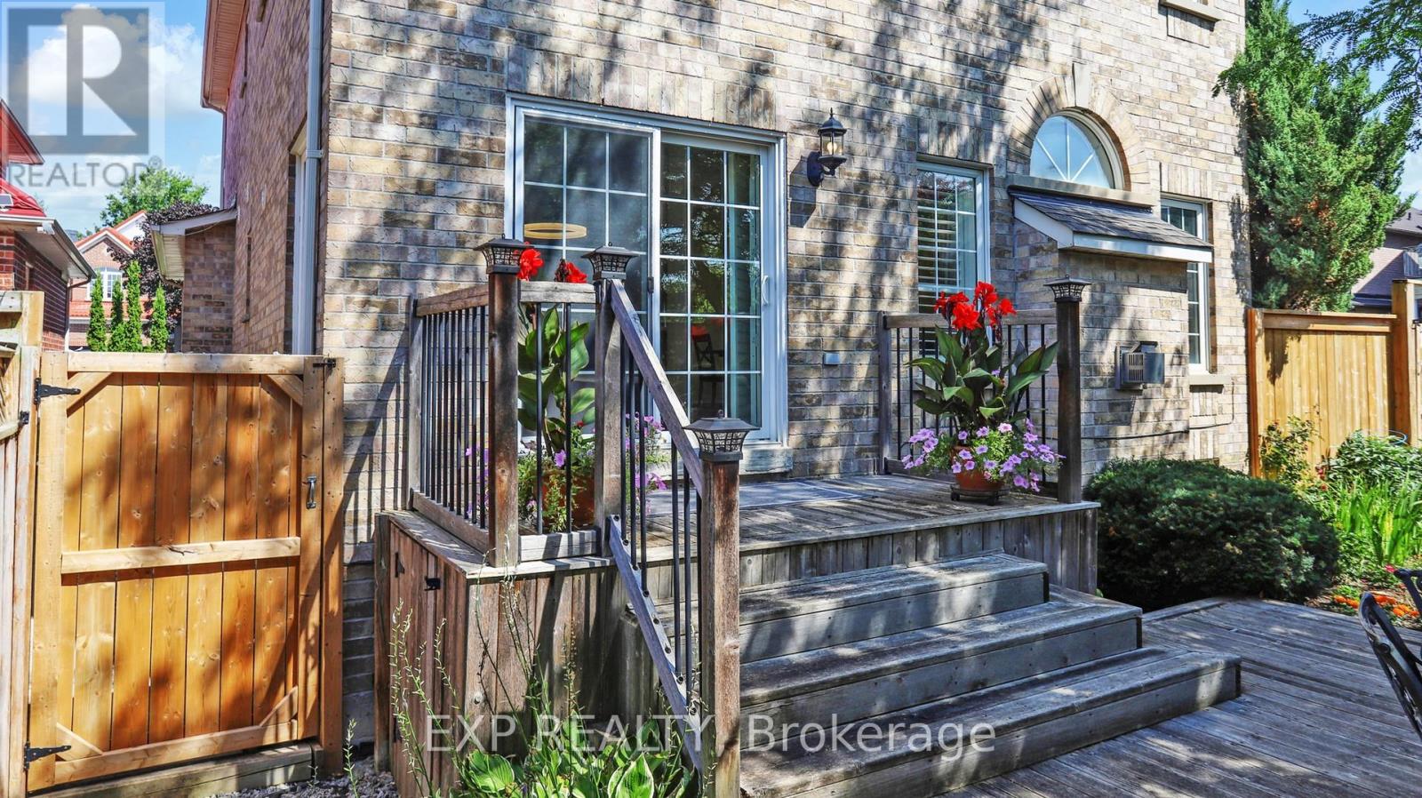 Photo 41 of 802 Walsh Court, Newmarket ON