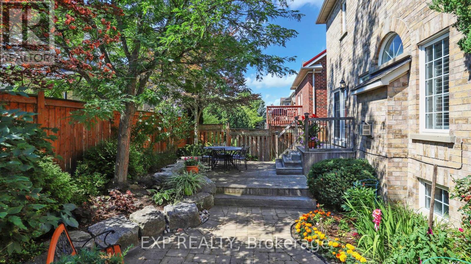 Photo 43 of 802 Walsh Court, Newmarket ON