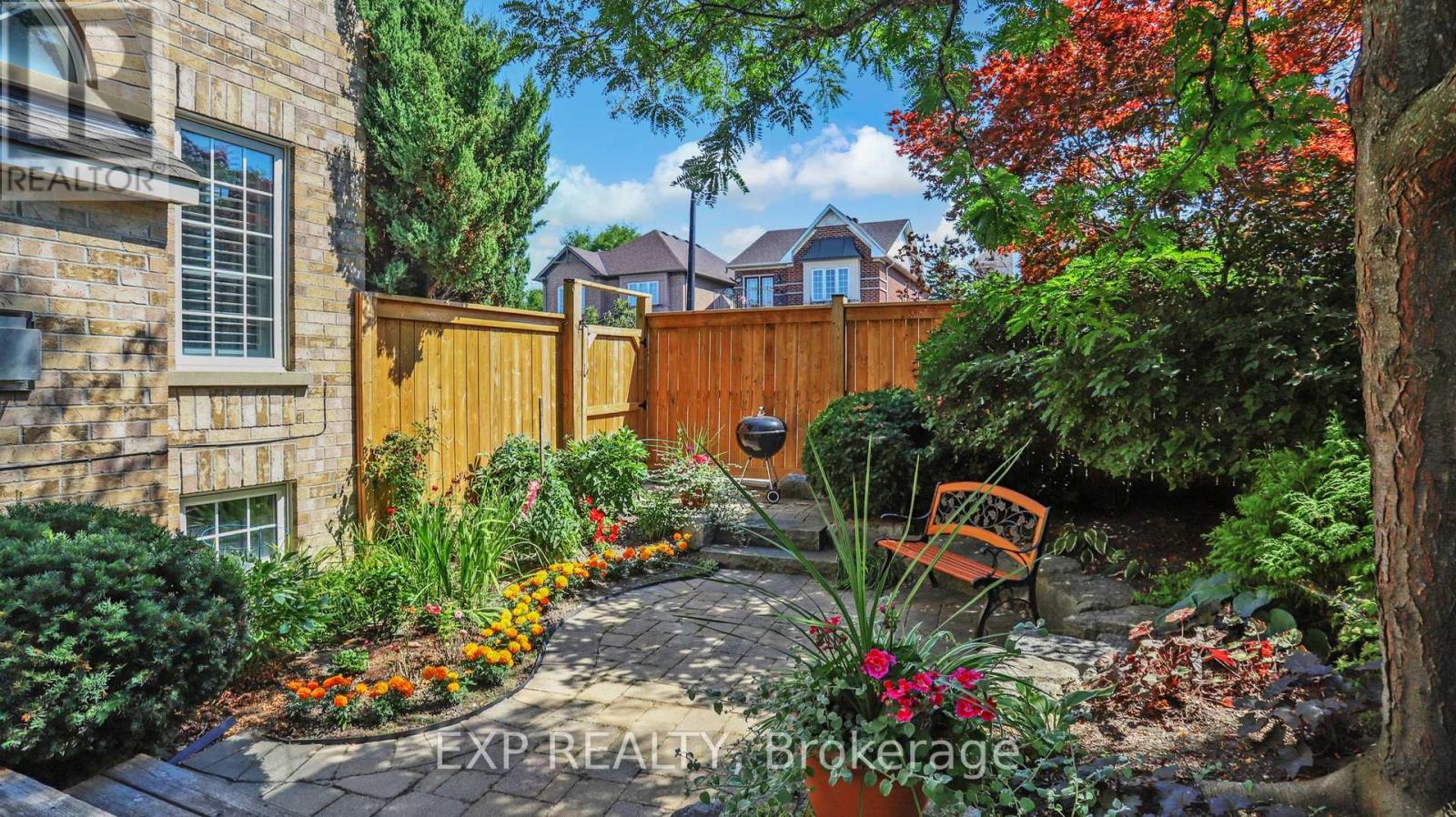 Photo 46 of 802 Walsh Court, Newmarket ON