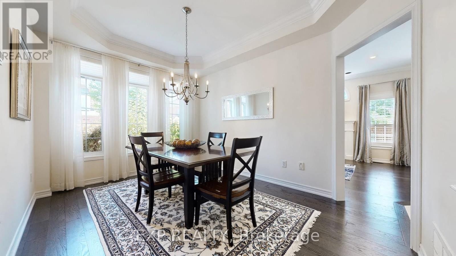 Photo 7 of 802 Walsh Court, Newmarket ON