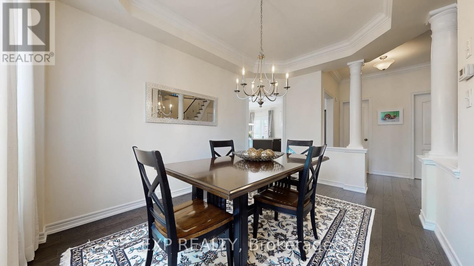 Photo 9 of 802 Walsh Court, Newmarket ON