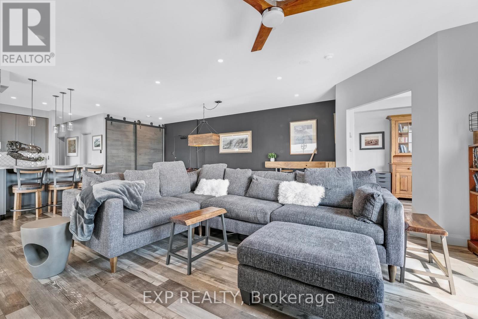 Photo 8 of 1502 65 Ellen Street, Barrie ON