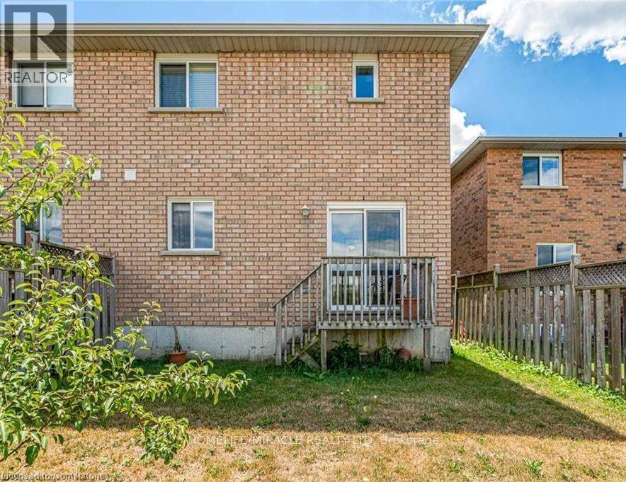 Photo 1 of 12 Jonathon Court, Hamilton ON