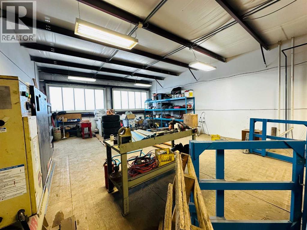 Photo 7 of 23 10322 74 Avenue, Clairmont AB