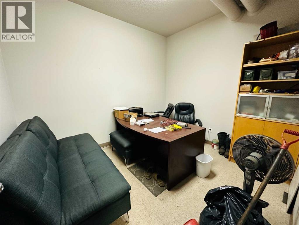 Photo 14 of 23 10322 74 Avenue, Clairmont AB