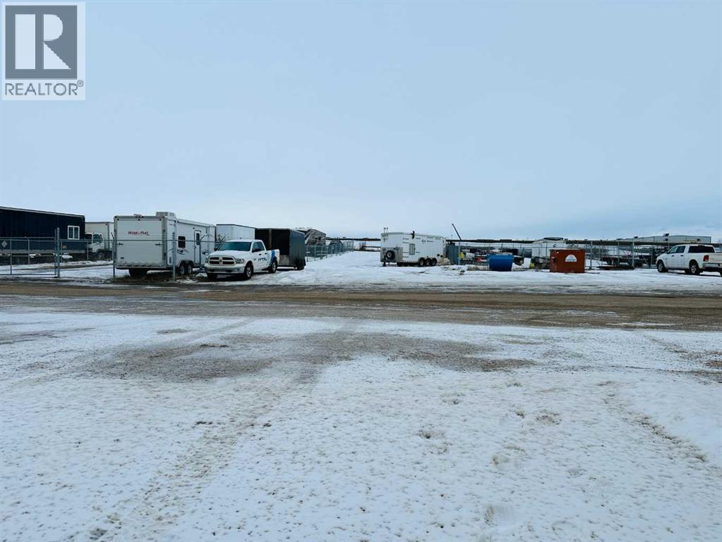 Photo 3 of 23 10322 74 Avenue, Clairmont AB