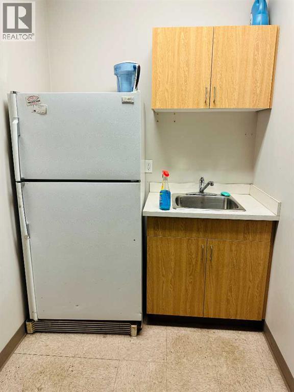 Photo 2 of 23 10322 74 Avenue, Clairmont AB