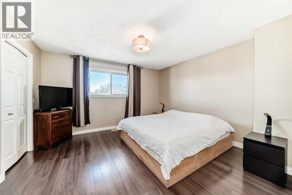 Single Family House for Sale in  Pinemill Mews NE Pineridge Calgary 