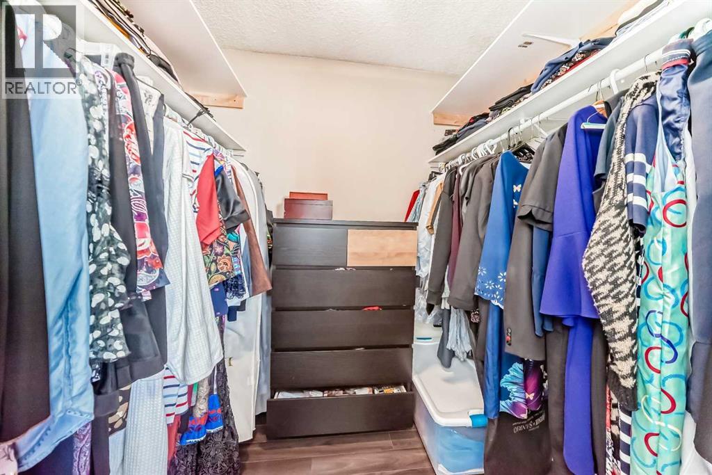 Single Family House for Sale in  Pinemill Mews NE Pineridge Calgary 
