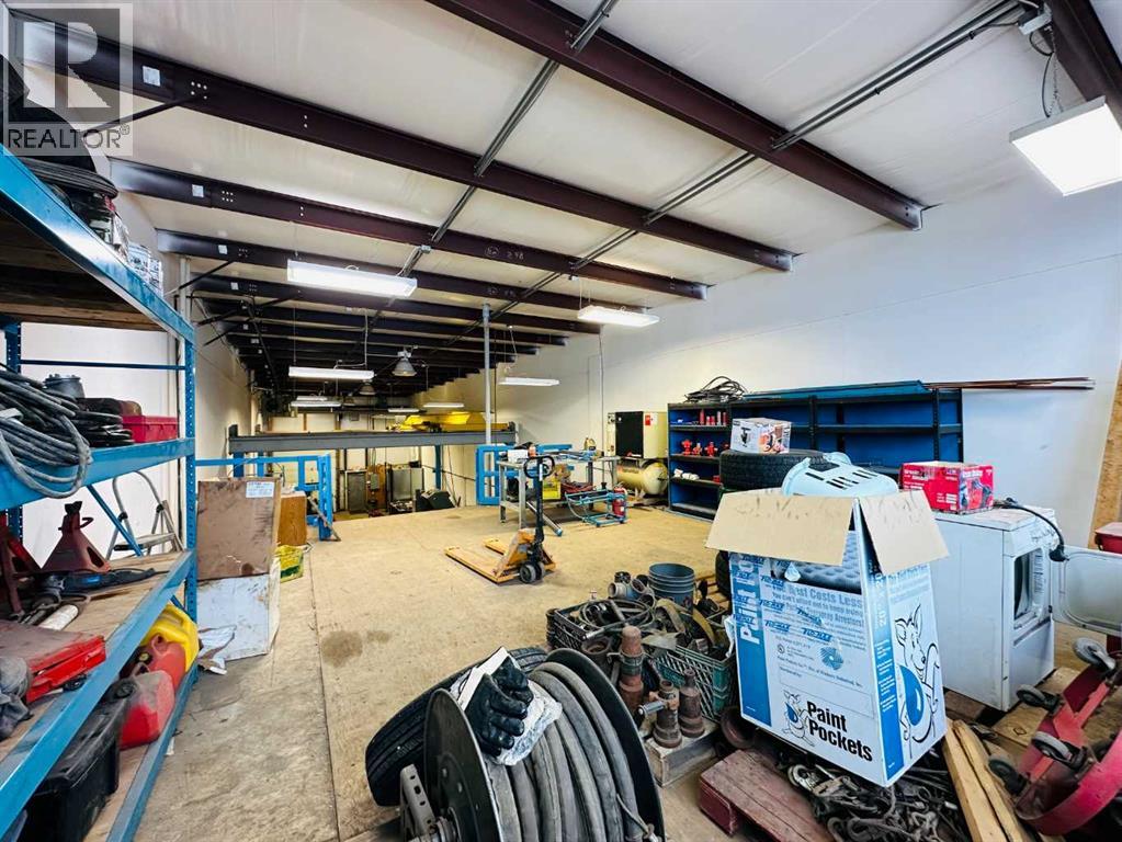 Photo 11 of 23 10322 74 Avenue, Clairmont AB