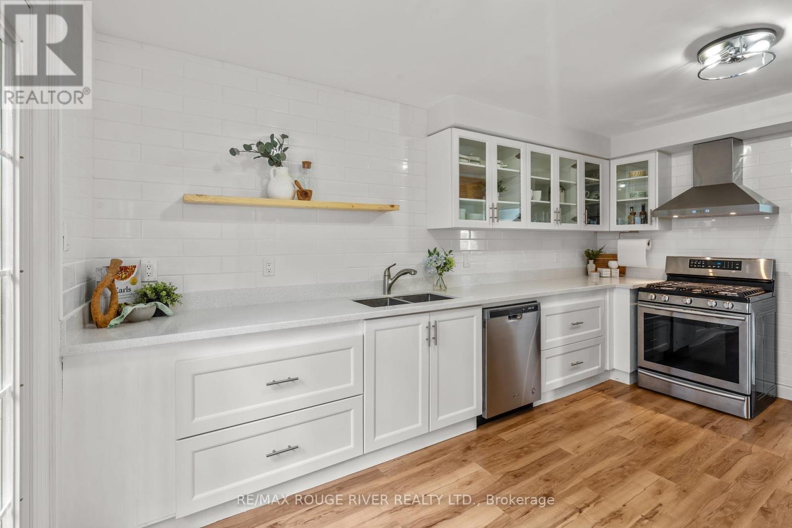 Photo 12 of 41 Peachtree Crescent, Clarington ON