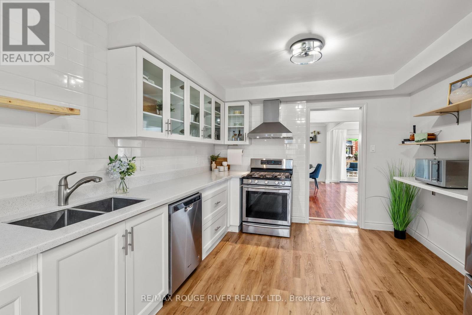 Photo 14 of 41 Peachtree Crescent, Clarington ON