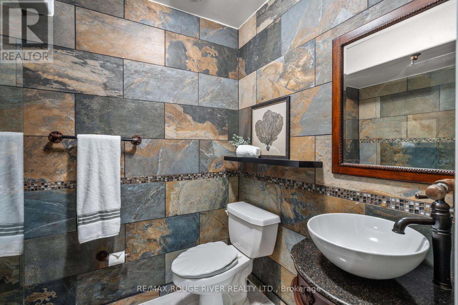 Photo 18 of 41 Peachtree Crescent, Clarington ON