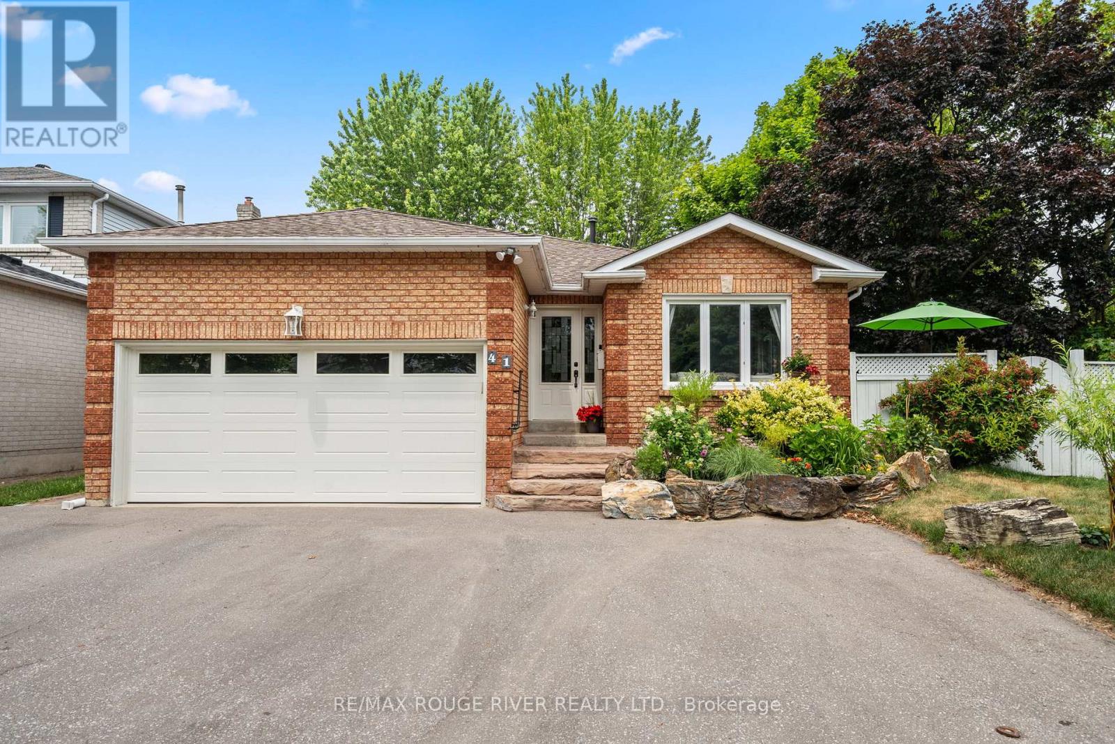 Photo 2 of 41 Peachtree Crescent, Clarington ON