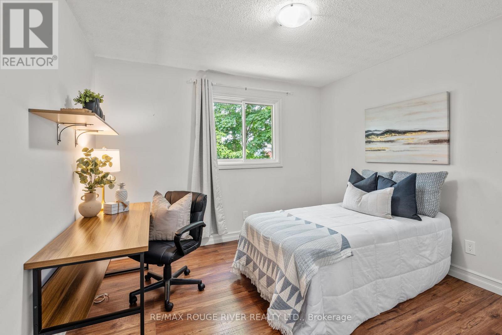 Photo 21 of 41 Peachtree Crescent, Clarington ON