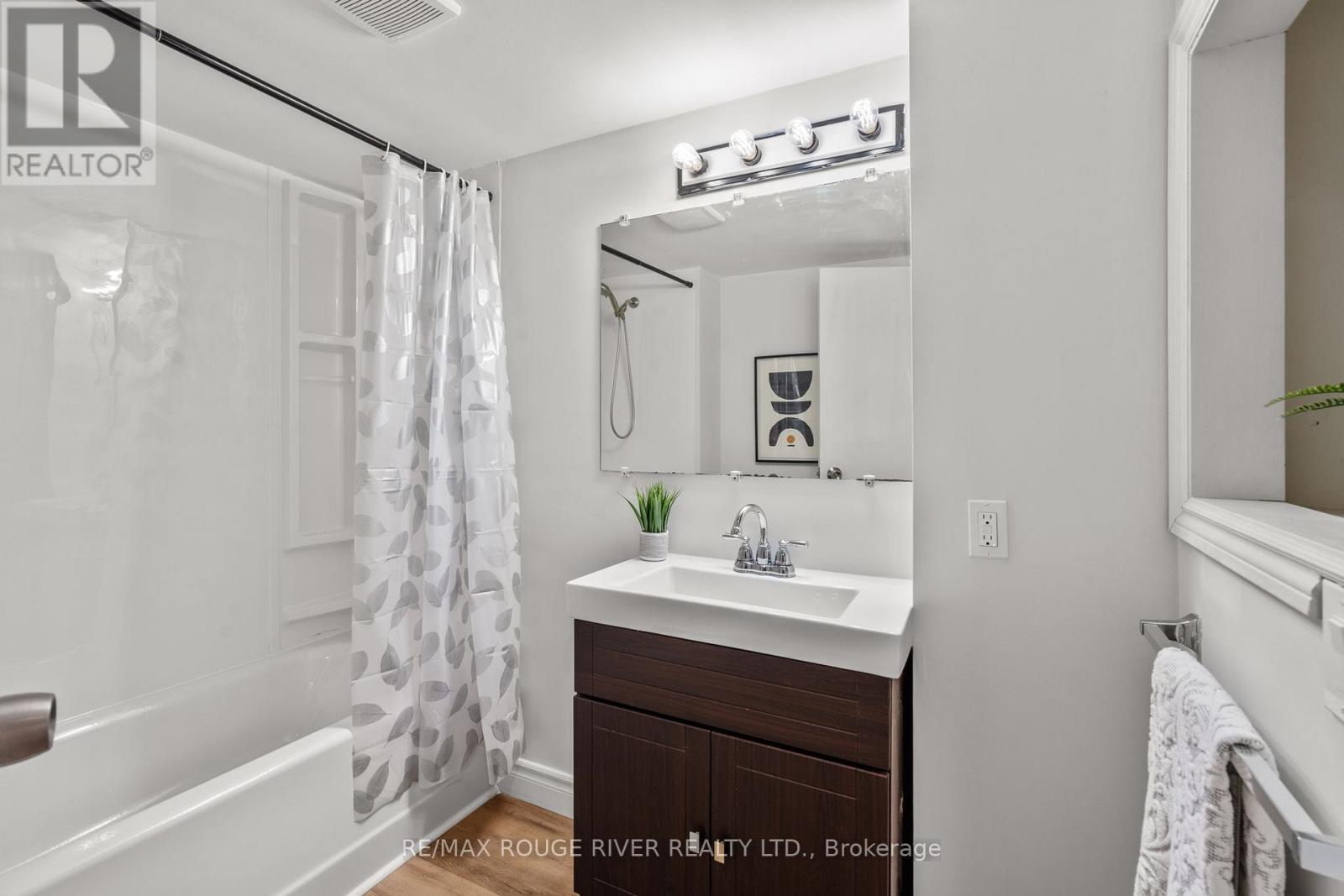 Photo 26 of 41 Peachtree Crescent, Clarington ON